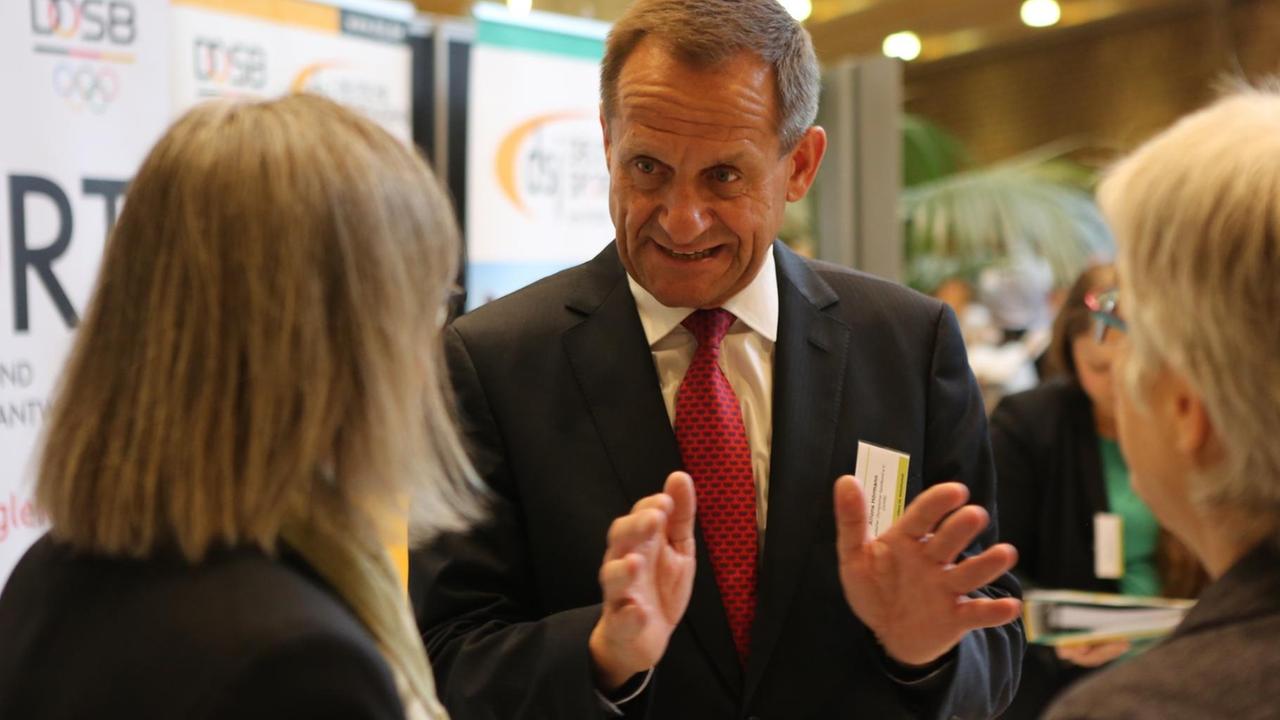 DOSB-Präsident Alfons Hörmann am 04.05.2017 auf dem Treffen der "Allianz für Weltoffenheit" in Köln. DOSB-Präsident Alfons Hörmann am 04.05.2017 auf dem Treffen der "Allianz für Weltoffenheit" in Köln.
