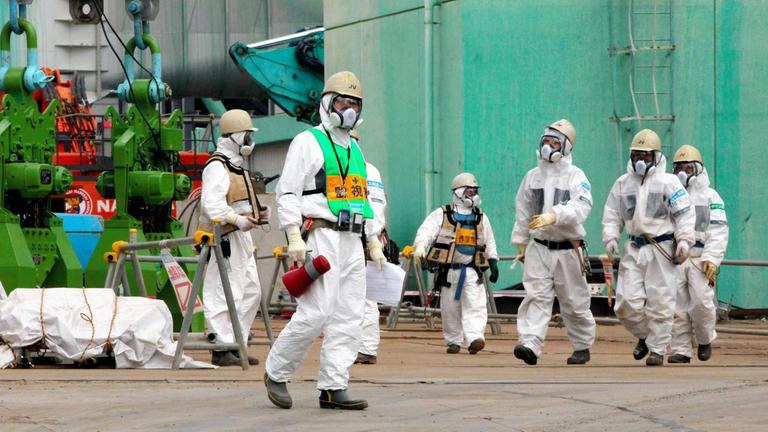 Zwei Jahre nach der Katastrophe: Im März 2013 stehen Arbeiter im Kraftwerk Fukushima Daiichi 