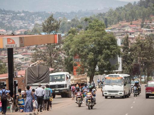 Straßenszene in Ruandas Hauptstadt Kigali