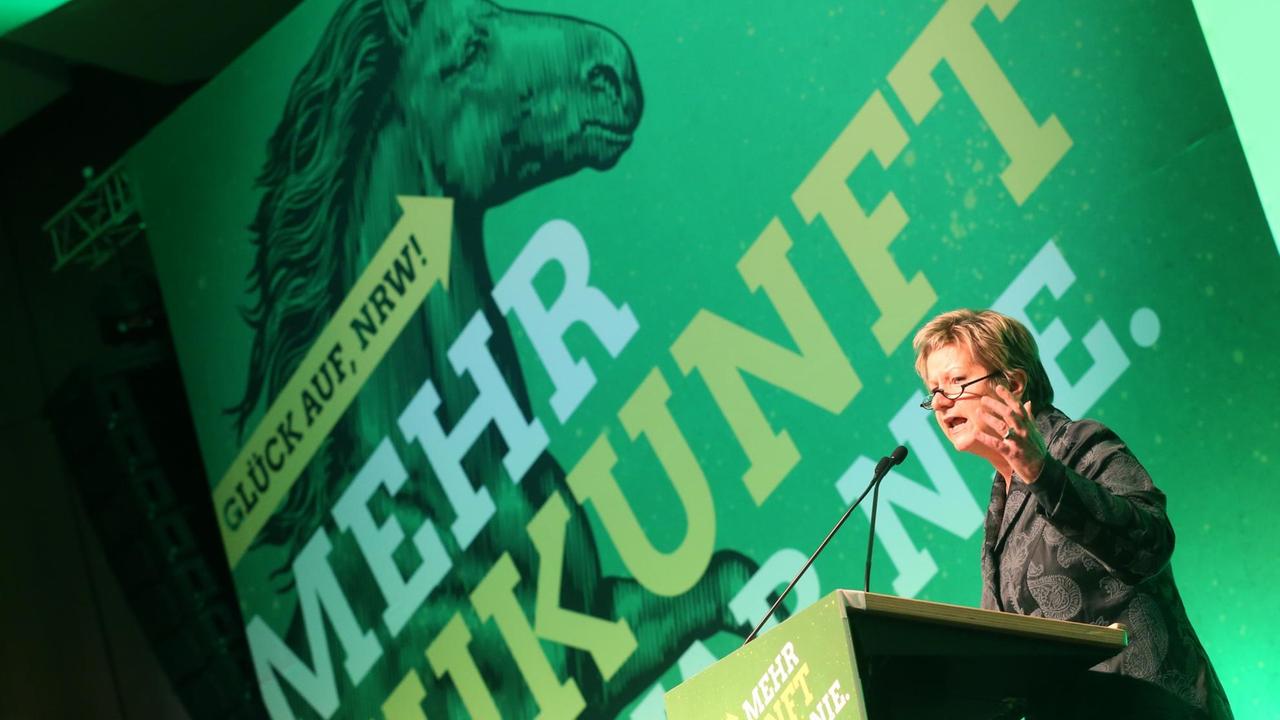 Sylvia Löhrmann spricht am 02.12.2016 in Oberhausen auf dem Landesparteitag der Grünen. Sylvia Löhrmann spricht am 02.12.2016 in Oberhausen auf dem Landesparteitag der Grünen.