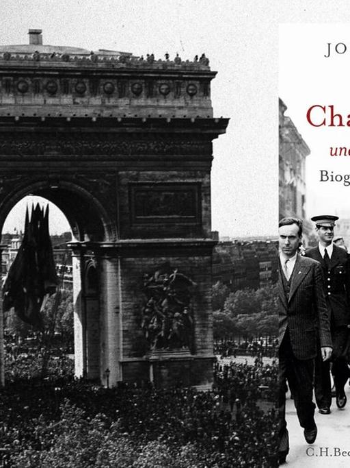 Cover-Collage: Buchcover Johannes Willms "Der General Charles de Gaulle und sein Jahrhundert", C.H. Beck Verlag. Links im Hintergrund: Menschen am Arc de Triumph zum Ende des 2. Weltkriegs