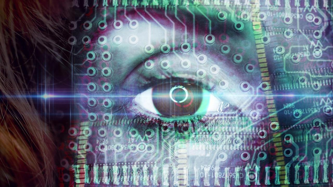 Weibliches Gesicht mit Computerplatinen, Symbolfoto kuenstliche Intelligenz | Verwendung weltweit, Keine Weitergabe an Wiederverkäufer. Weibliches Gesicht mit Computerplatinen, Symbolfoto kuenstliche Intelligenz | Verwendung weltweit, Keine Weitergabe an Wiederverkäufer.