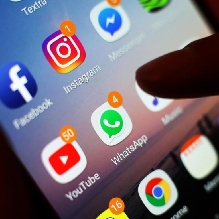 Apps von sozialen Medien auf einem Smartphone