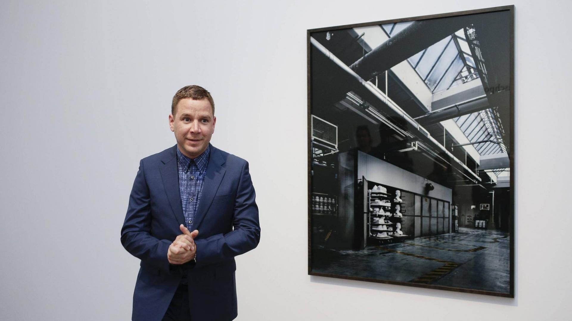 Andreas Muehe, vor einem Bild seiner Ausstellung Mischpoche, im Hamburger Bahnhof. Andreas Muehe, vor einem Bild seiner Ausstellung Mischpoche, im Hamburger Bahnhof.