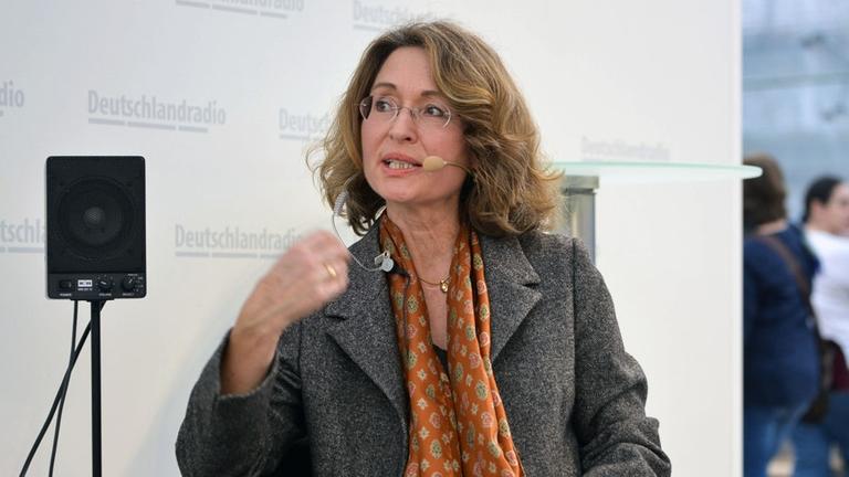 Dorothea Westphal beim "Bücherfrühling" von Deutschlandradio Kultur auf der Leipziger Buchmesse 2015