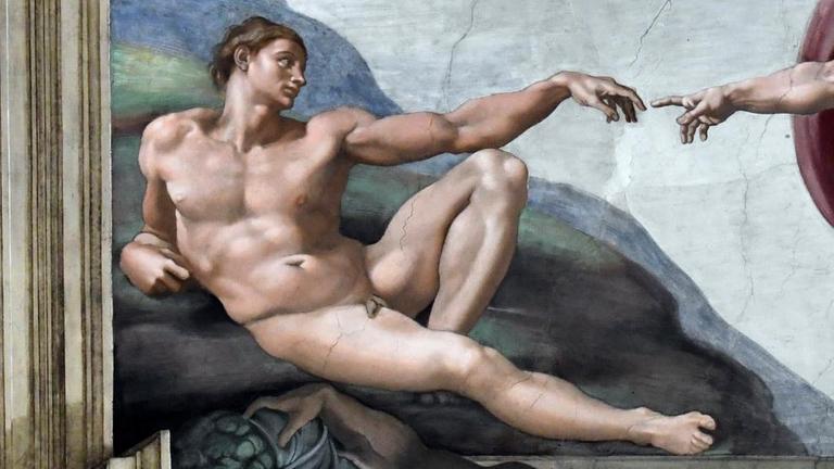 Nichts davon ist im Bild zu spüren. Gelöst liegt Adam auf dem leicht abschüssigen Grün. Halb aufgerichtet in entspannter Haltung. In vollendeter Form verläuft die Linie seines Körpers von den Zehen des ausgestreckten rechten Beins über die Schultern und den ausgestreckten linken Arm bis zur Spitze seines Zeigefingers. Seinen nackten Leib wendet er dem Betrachter zu. Keine Frage: Adam ist schön. Nichts davon ist im Bild zu spüren. Gelöst liegt Adam auf dem leicht abschüssigen Grün. Halb aufgerichtet in entspannter Haltung. In vollendeter Form verläuft die Linie seines Körpers von den Zehen des ausgestreckten rechten Beins über die Schultern und den ausgestreckten linken Arm bis zur Spitze seines Zeigefingers. Seinen nackten Leib wendet er dem Betrachter zu. Keine Frage: Adam ist schön.