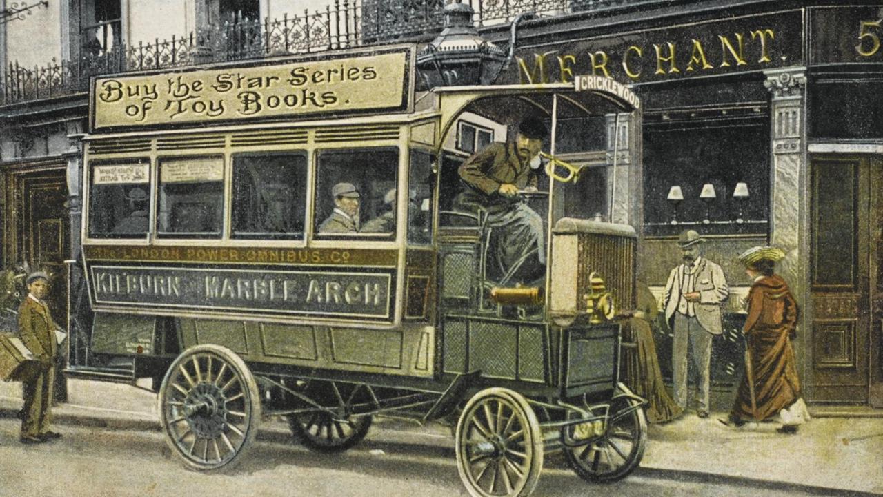 Ein motorisierter Omnibus der 'London Power Omnibus Company' um 1900 in London. Ein motorisierter Omnibus der 'London Power Omnibus Company' um 1900 in London.