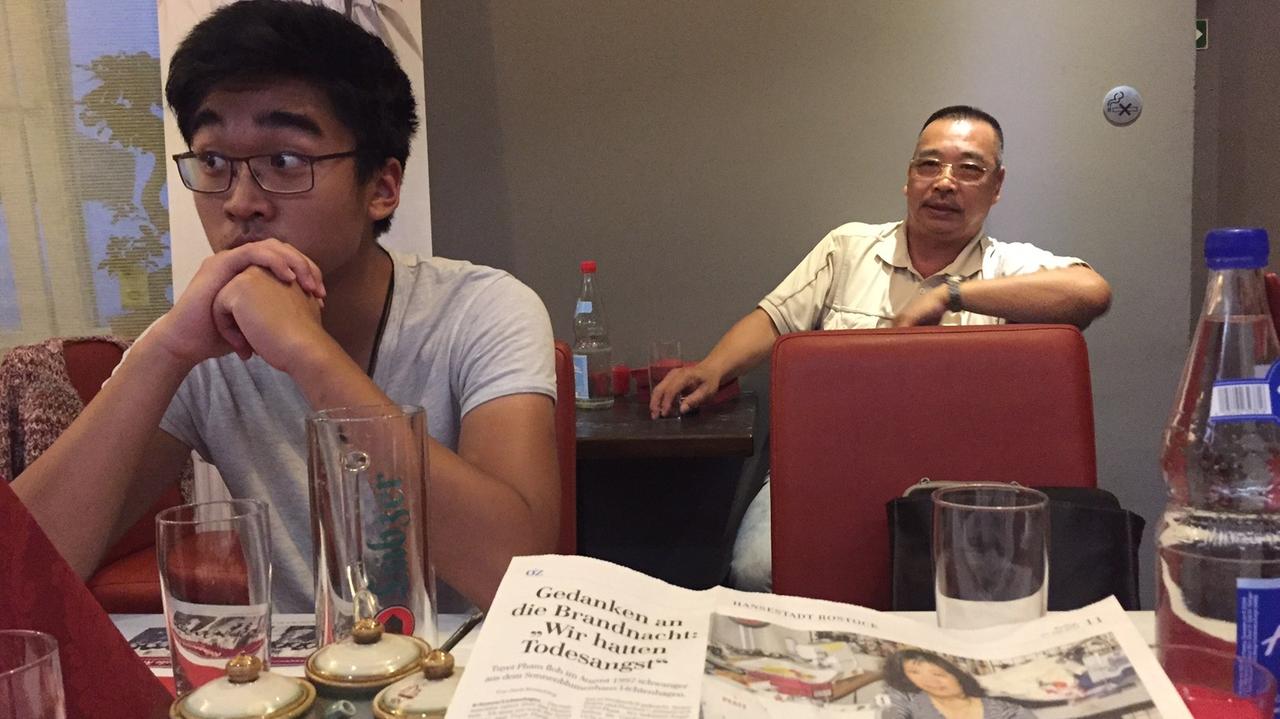 Quoc-Anh Martin Huynh mit seinem Vater Son Thoug Huynh. Quoc-Anh Martin Huynh mit seinem Vater Son Thoug Huynh.