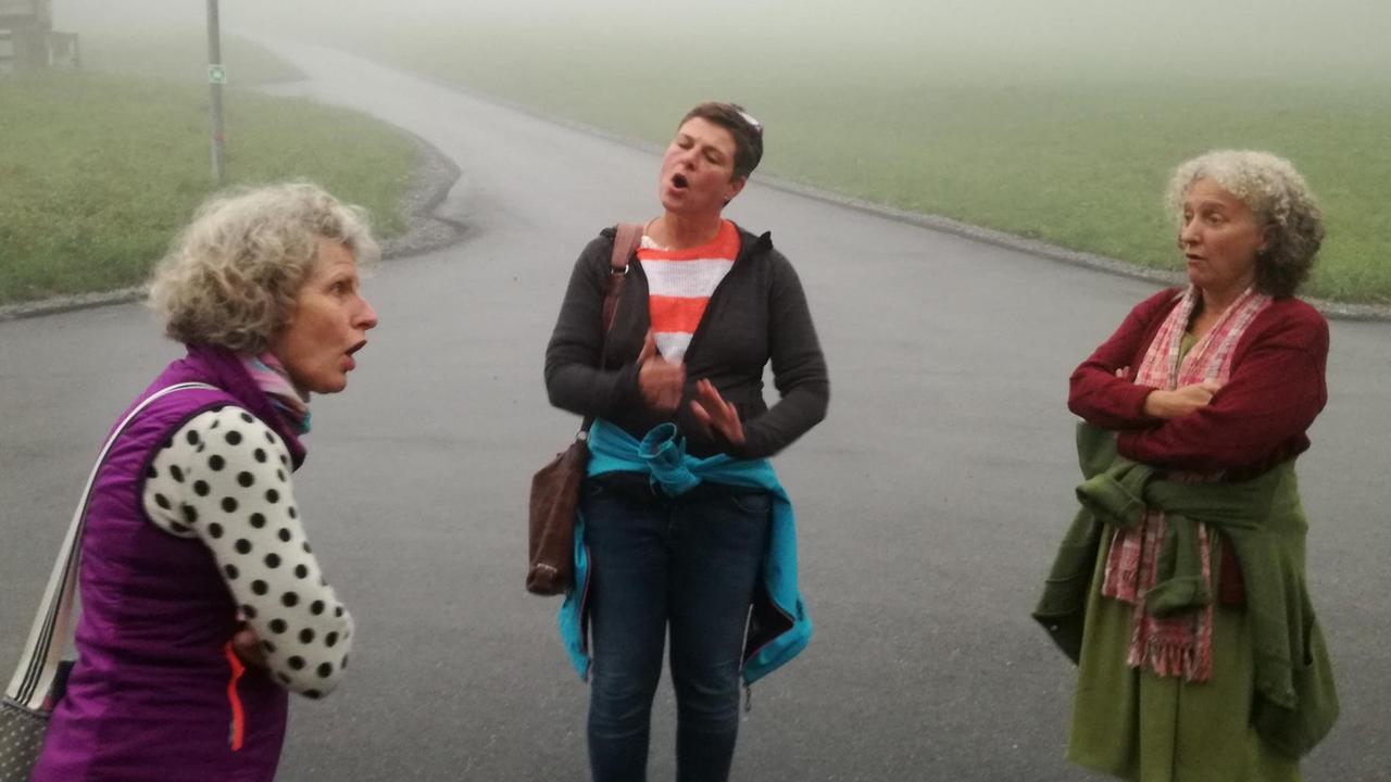 Maria Kapelari (r.) und ihre Mitjodlerinnen nutzen jede Gelegenheit zum Jodeln. Maria Kapelari (r.) und ihre Mitjodlerinnen nutzen jede Gelegenheit zum Jodeln.