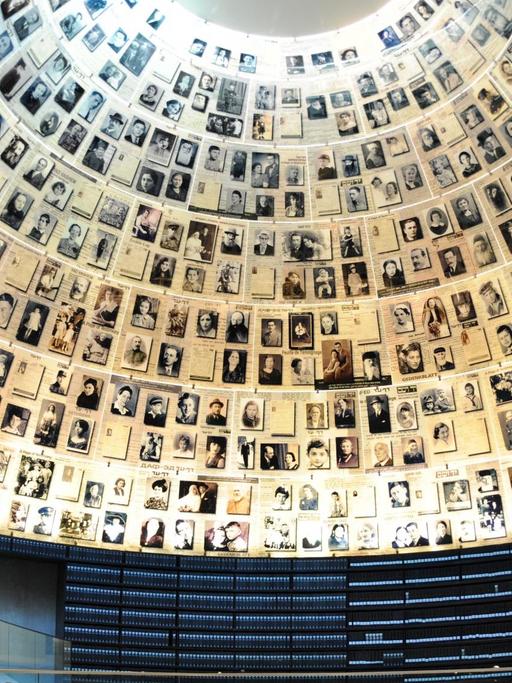 Blick in die Kuppel der Gedenkstätte Yad Vashem in Jerusalem