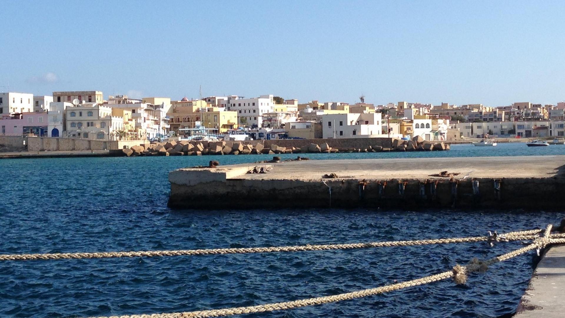 Der Hafen der Insel Lampedusa. Der Hafen der Insel Lampedusa.