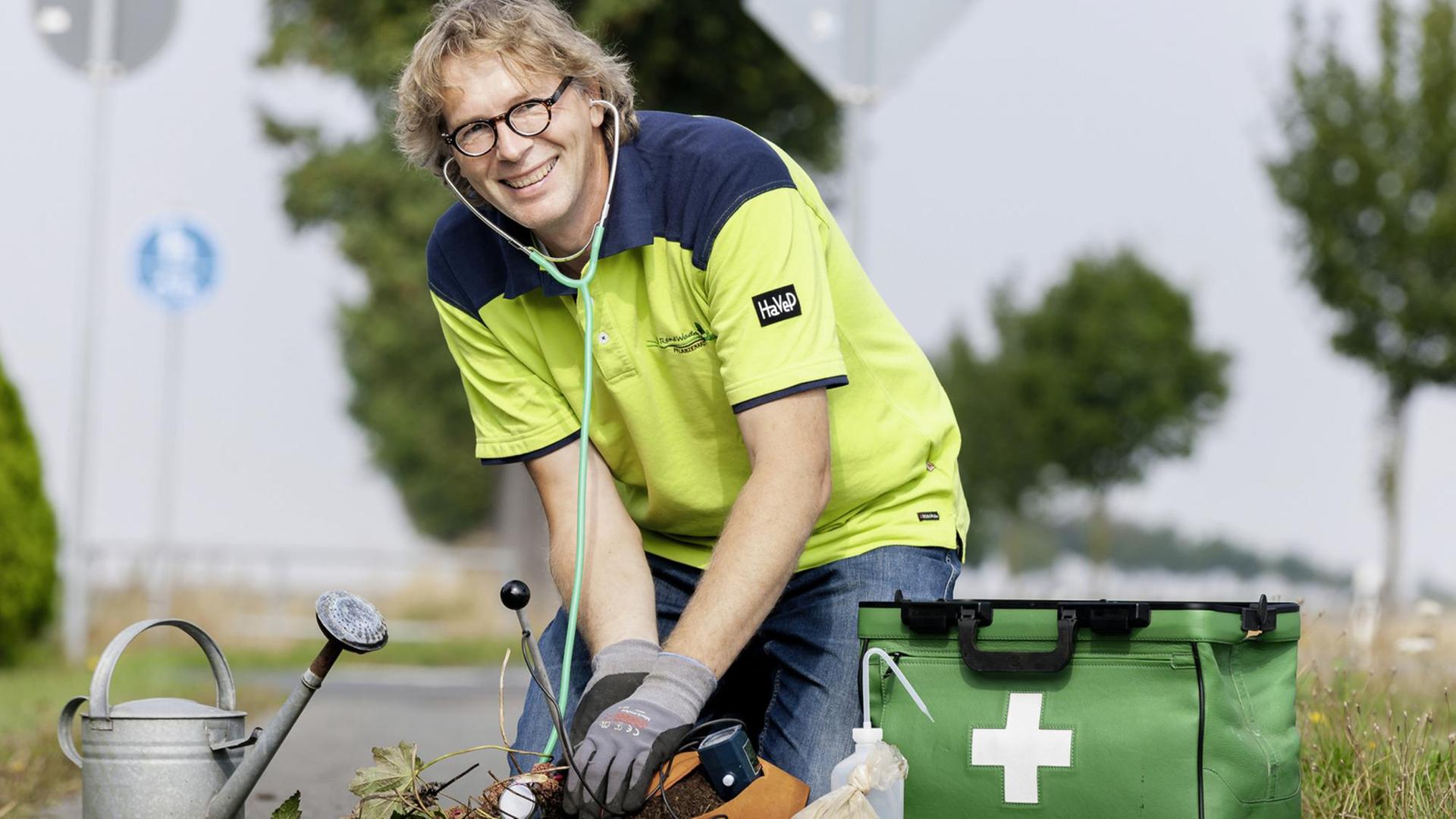 Gärtnermeister René Wadas, Autor der Reihe "Der Pflanzenarzt" Gärtnermeister René Wadas, Autor der Reihe "Der Pflanzenarzt"