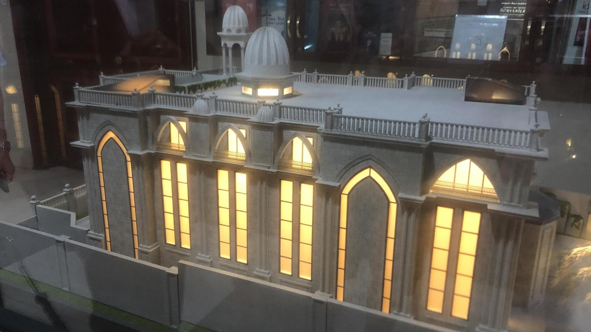 Die syrisch-orthodoxen Christen in Istanbul bekommen eine neue Kirche, hier ein Modell. Die syrisch-orthodoxen Christen in Istanbul bekommen eine neue Kirche, hier ein Modell.