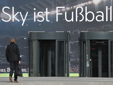 Eingang zum Firmensitz der Sky Deutschland AG in Unterföhring bei München Eingang zum Firmensitz der Sky Deutschland AG in Unterföhring bei München