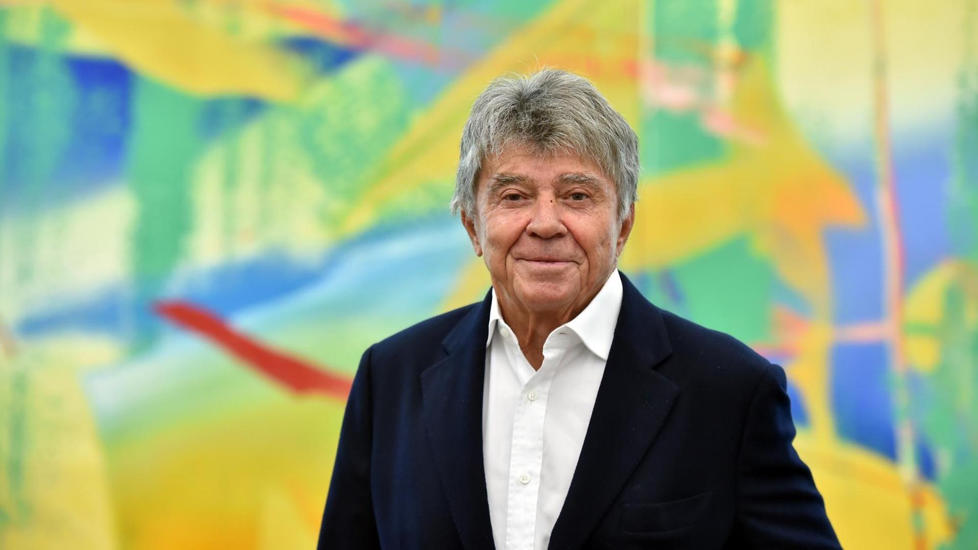 Der Kunstsammler Frieder Burda (1936-2019), aufgenommen am 10.07.2014 im Museum Frieder Burda in Baden-Baden (Baden-Württemberg) vor dem Werk "Gelbgrün" von Gerhard Richter aus dem Jahr 1982. Der Kunstsammler Frieder Burda (1936-2019), aufgenommen am 10.07.2014 im Museum Frieder Burda in Baden-Baden (Baden-Württemberg) vor dem Werk "Gelbgrün" von Gerhard Richter aus dem Jahr 1982.