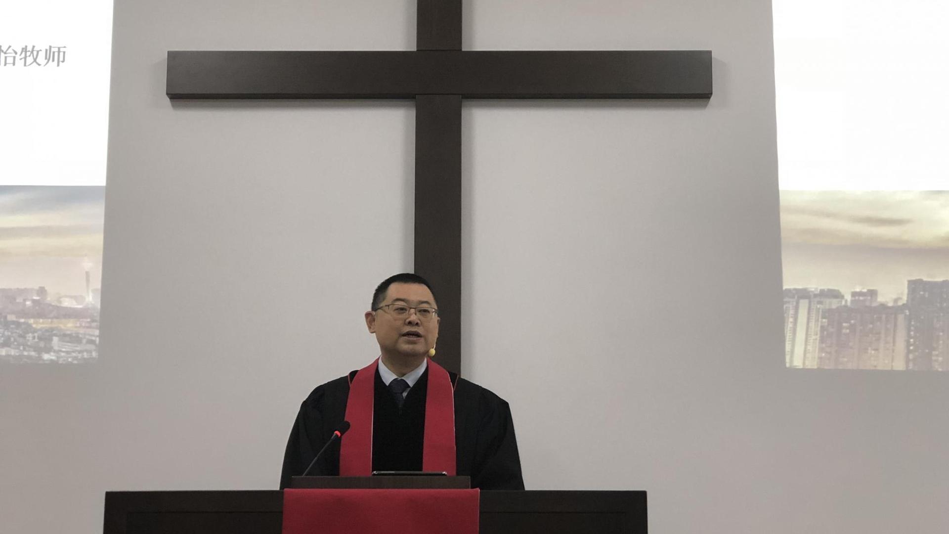Pastor Wang Yi predigt in der Early Rain Covenant Church, einer protestantischen Untergrundkirche in Chengdu im Südwesten Chinas.