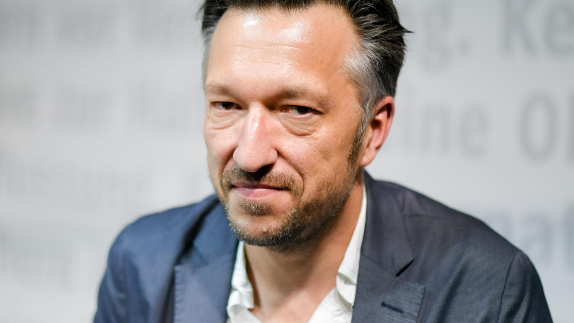 Der Schweizer Schriftsteller Lukas Bärfuss auf der Frankfurter Buchmesse. Der Schweizer Schriftsteller Lukas Bärfuss auf der Frankfurter Buchmesse.