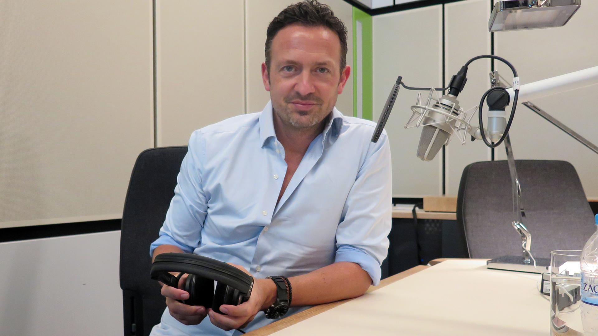 Der deutsche Trompeter, Sänger und Komponist Till Brönner im Studio von Deutschlandradio Kultur Der deutsche Trompeter, Sänger und Komponist Till Brönner im Studio von Deutschlandradio Kultur