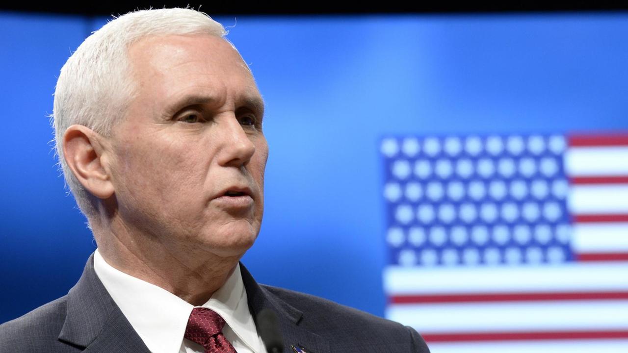 US-Vizepräsident Mike Pence während einer Pressekonferenz in Brüssel.
US-Vizepräsident Mike Pence während einer Pressekonferenz in Brüssel.