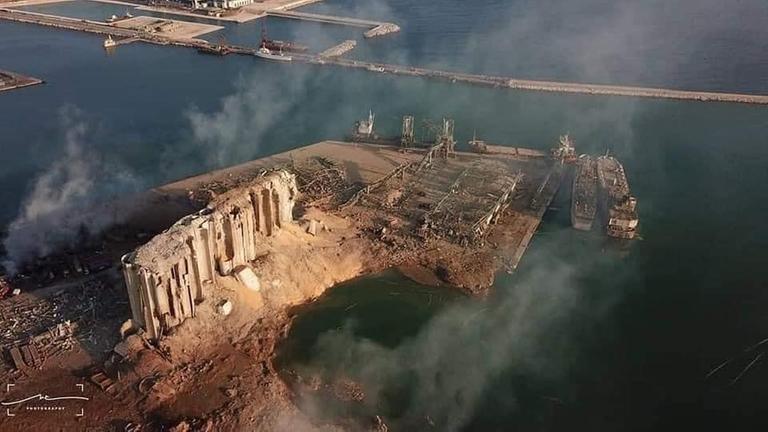Luftaufnahme des Beiruter Hafens nach der Explosion am 4.8.2020. Luftaufnahme des Beiruter Hafens nach der Explosion am 4.8.2020.