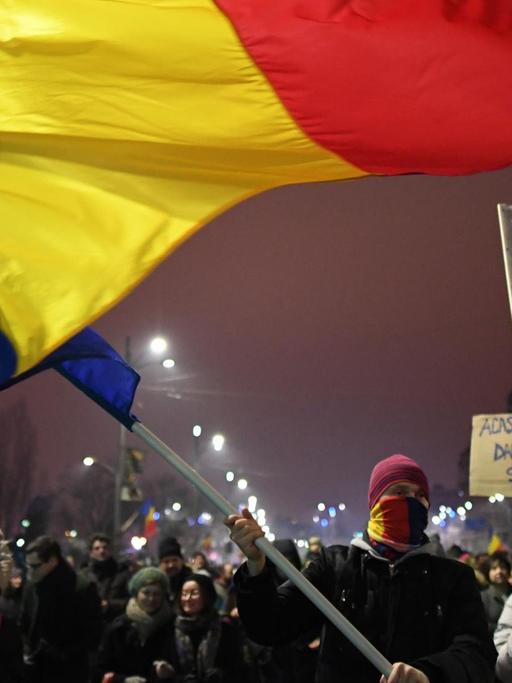 Demonstranten bei der Kundgebung in Bukarest.