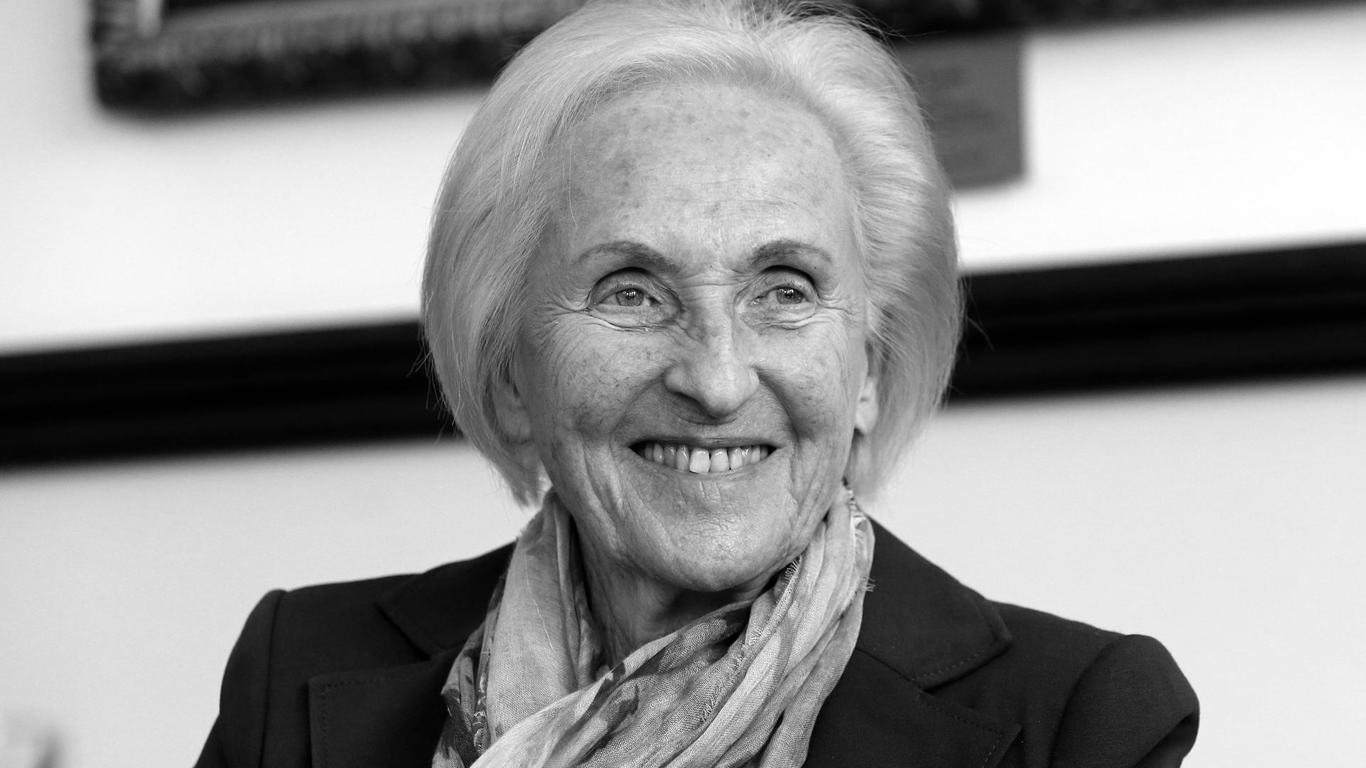Johanna Quandt bei einer Pressekonferenz 2012 Johanna Quandt bei einer Pressekonferenz 2012