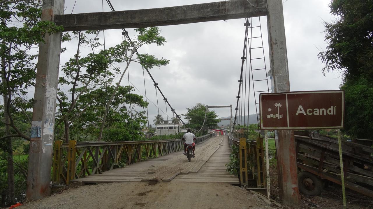 Der Ort Acandí liegt am Golf von Urabá und ist Durchgangsstation des Kokain-Schmuggels. Der Ort Acandí liegt am Golf von Urabá und ist Durchgangsstation des Kokain-Schmuggels.