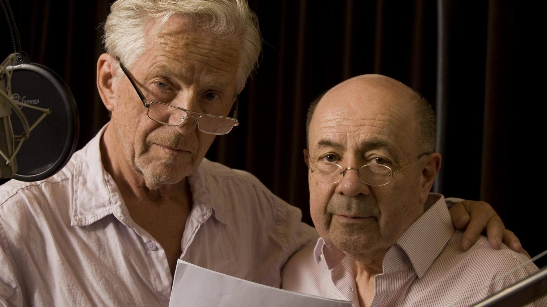 Willem Menne (l.) und Gerd Wameling (r.) bei den Hörspielaufnahmen