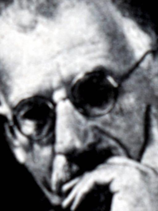 Fotografisches Schwarz-Weiß-Portrait von Hans Pfitzner, mit Brille
