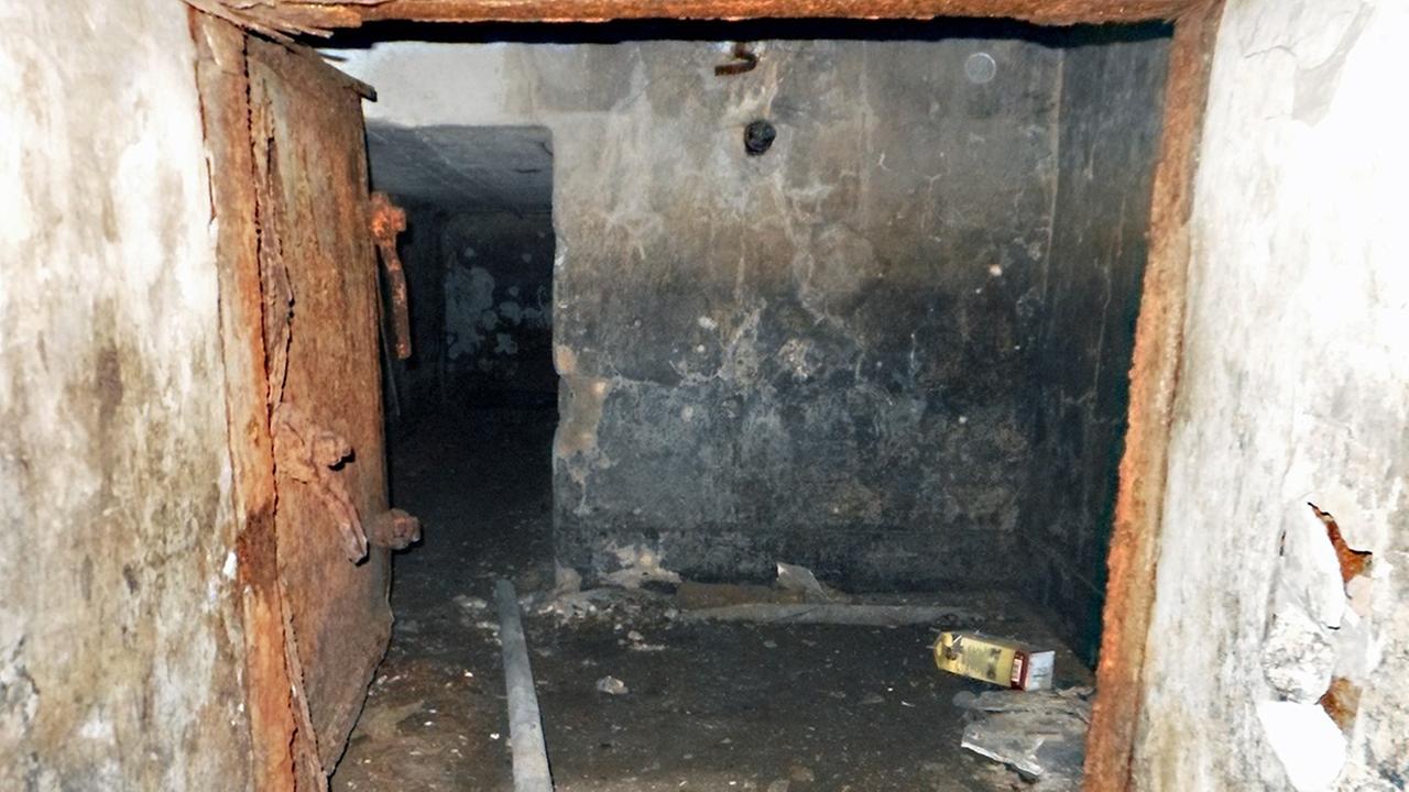 Ein heruntergekommener Keller in der Ukraine, der als Folterkammer diente.