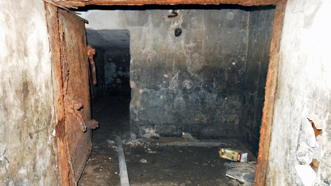 Ein heruntergekommener Keller in der Ukraine, der offenbar als Folterkammer diente
