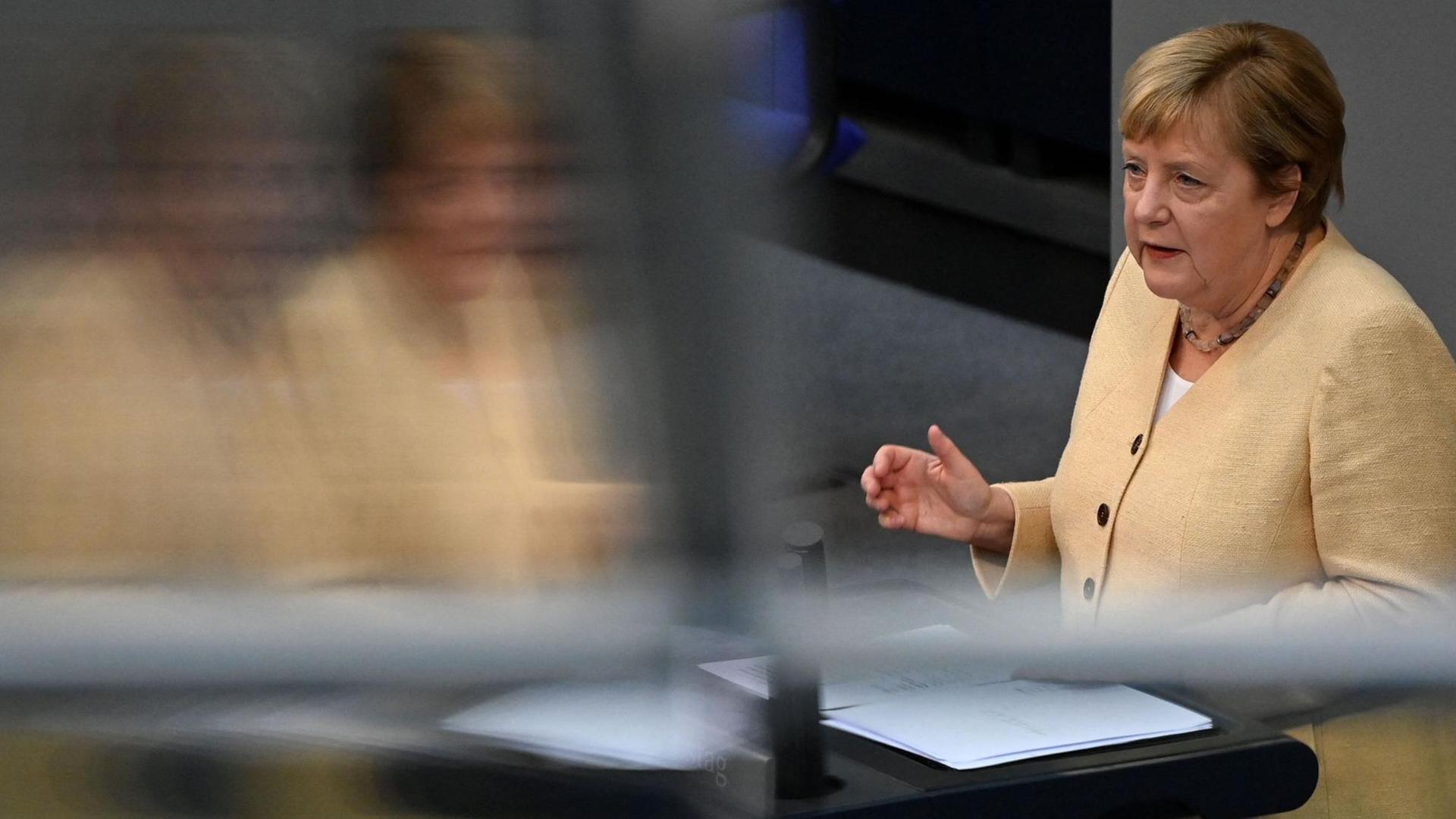 Bundeskanzlerin Angela Merkel spricht im Deutschen Bundestag. Bundeskanzlerin Angela Merkel spricht im Deutschen Bundestag.
