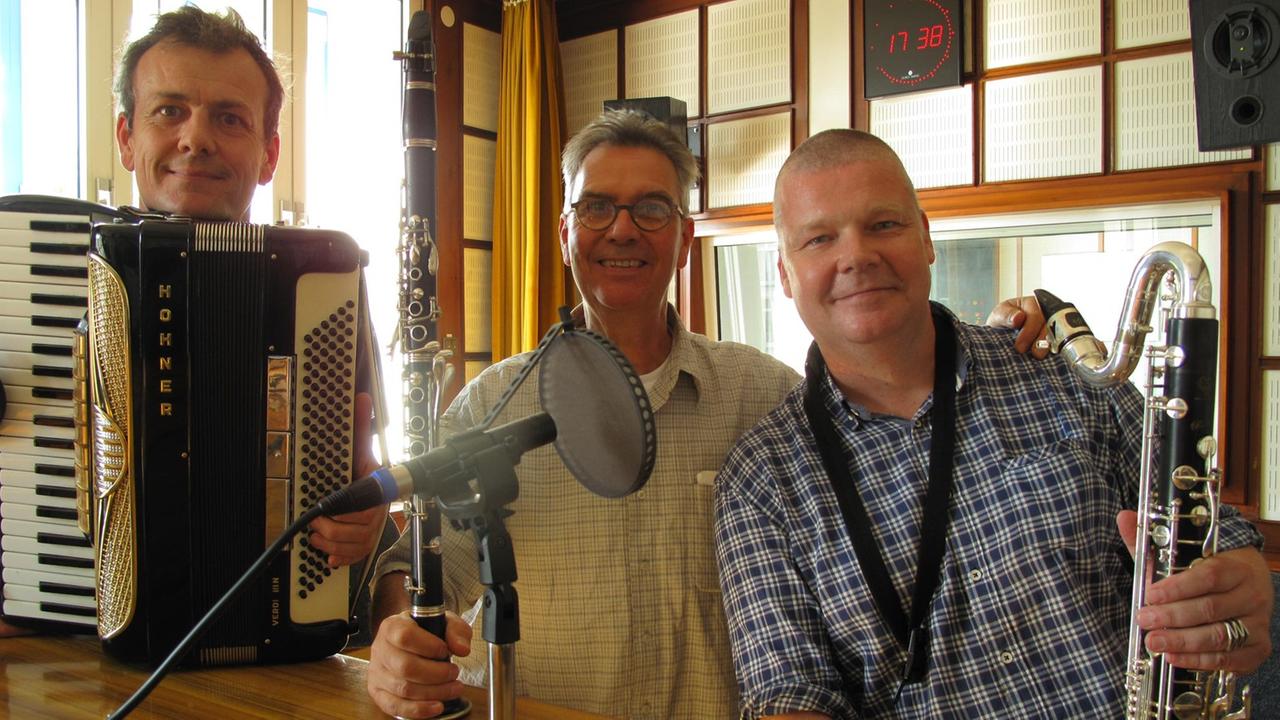 Das Trio "Eidg. Moos" aus der Schweiz zu Gast im Studio von Deutschlandradio Kultur. Das Trio "Eidg. Moos" aus der Schweiz zu Gast im Studio von Deutschlandradio Kultur.