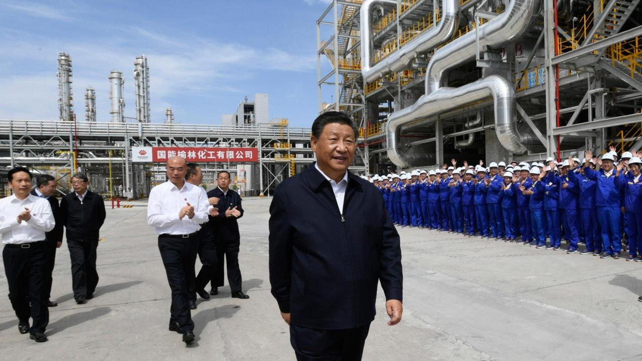 Xi Jinping besucht eine Fabrik am 13. September 2021 in der Stadt Yulin, in der Provinz Shaanxi
