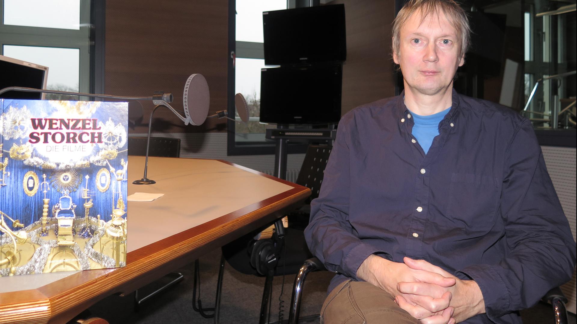 Der Universalkünstler Wenzel Storch zu Gast im Funkhaus von Deutschlandradio Kultur. Der Universalkünstler Wenzel Storch zu Gast im Funkhaus von Deutschlandradio Kultur.