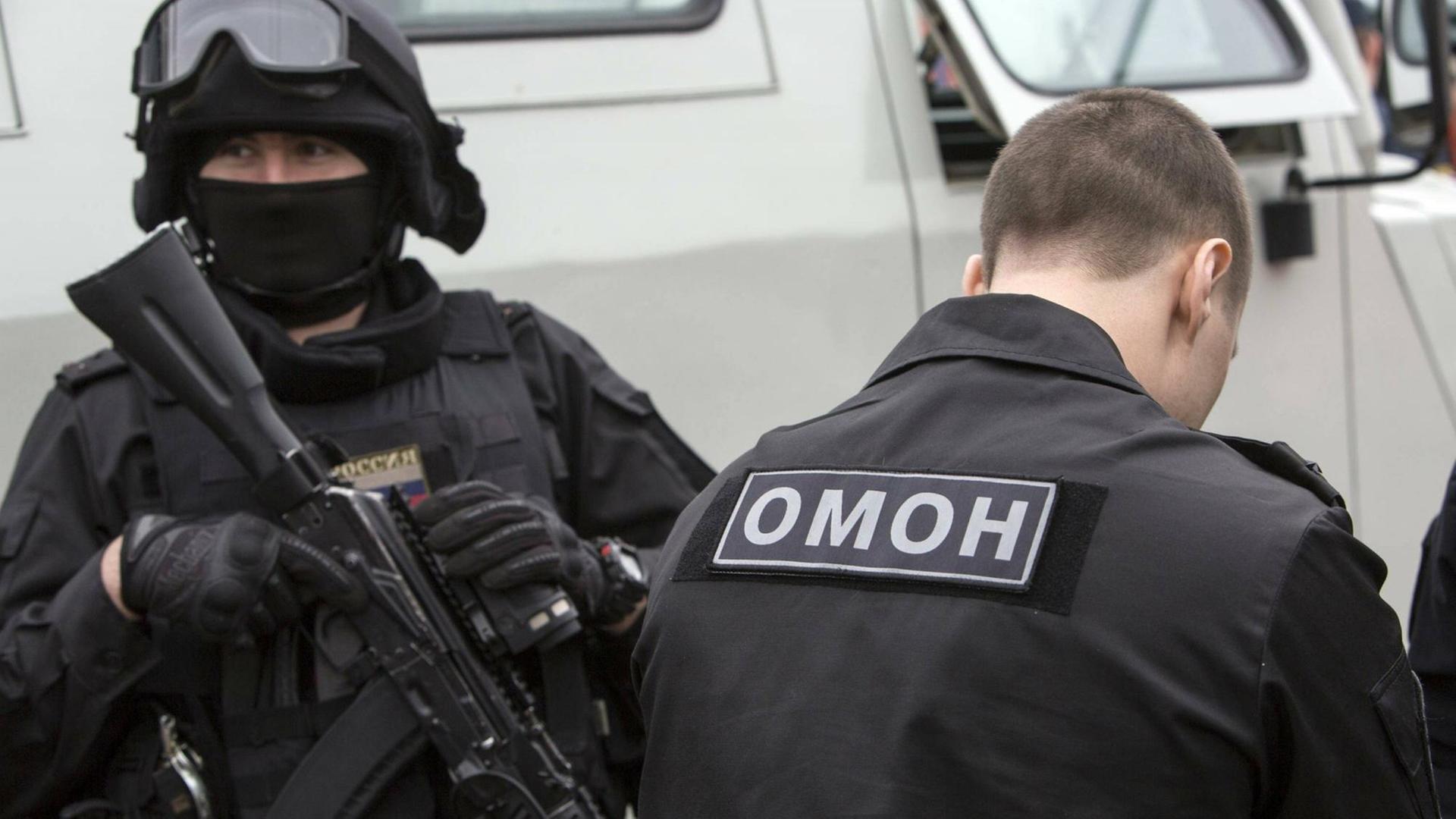 Spezielle Anti-Terroreinheit der Polizei im russischen Belgorod. Spezielle Anti-Terroreinheit der Polizei im russischen Belgorod.