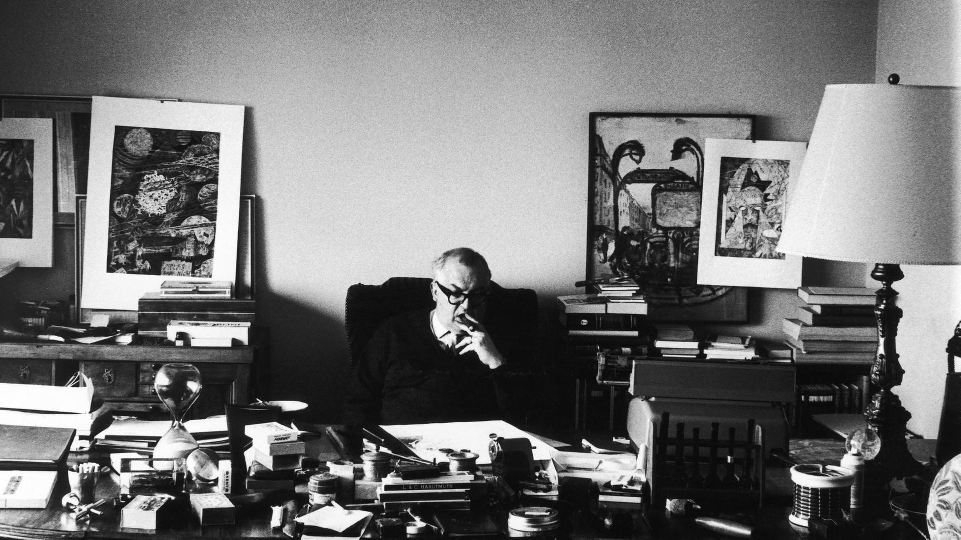 Der schweizer Schriftsteller Friedrich Dürrenmatt in den USA, ca. 1980. Der schweizer Schriftsteller Friedrich Dürrenmatt in den USA, ca. 1980.
