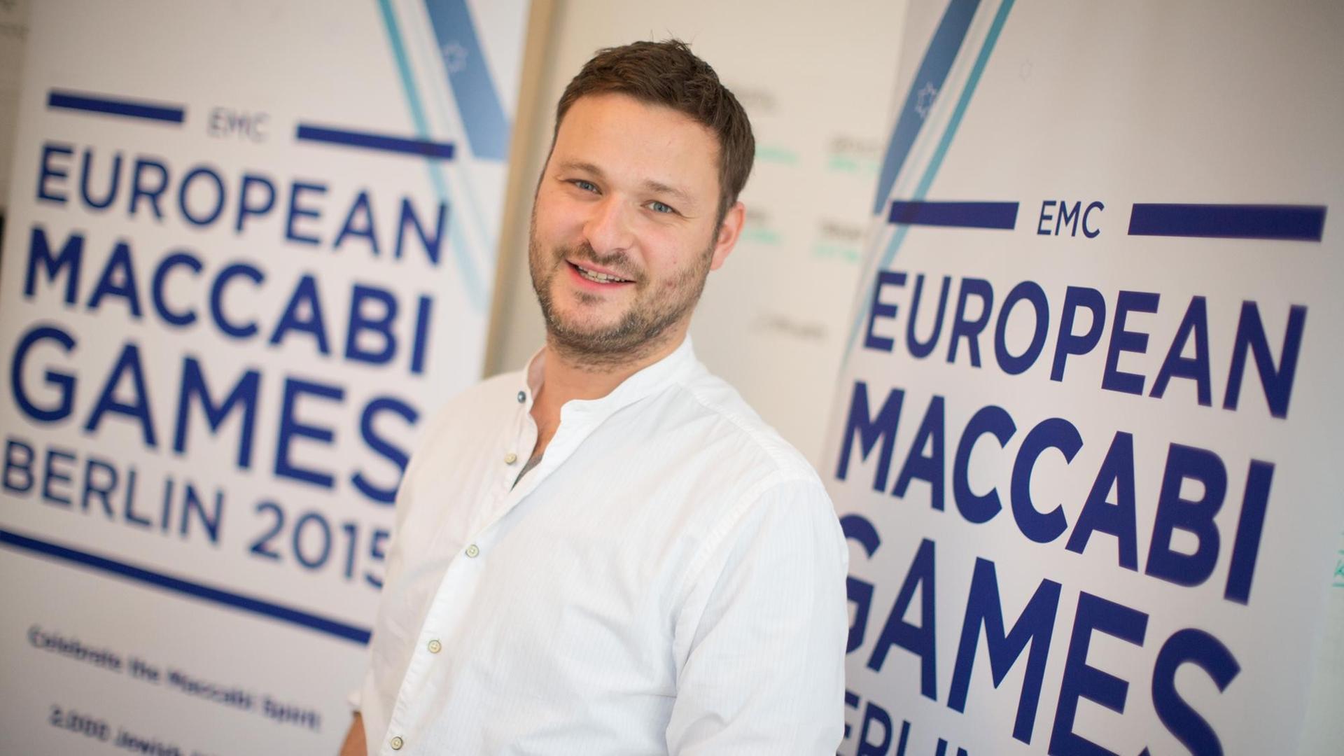 Der Organisationschef der 14. Europäischen Makkabi Games in Berlin, Oren Osterer, blickt am 19.05.2015 in seinem Berliner Büro in die Kamera des Fotografen. Der Organisationschef der 14. Europäischen Makkabi Games in Berlin, Oren Osterer, blickt am 19.05.2015 in seinem Berliner Büro in die Kamera des Fotografen.