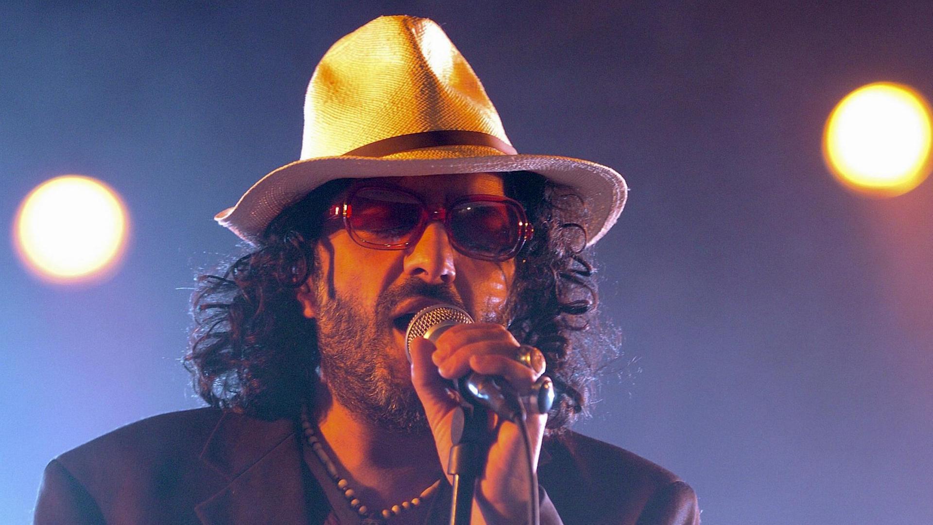 Der algerische Sänger Rachid Taha auf der Bühne des Paleo Festivals in Nyon. Der algerische Sänger Rachid Taha auf der Bühne des Paleo Festivals in Nyon.