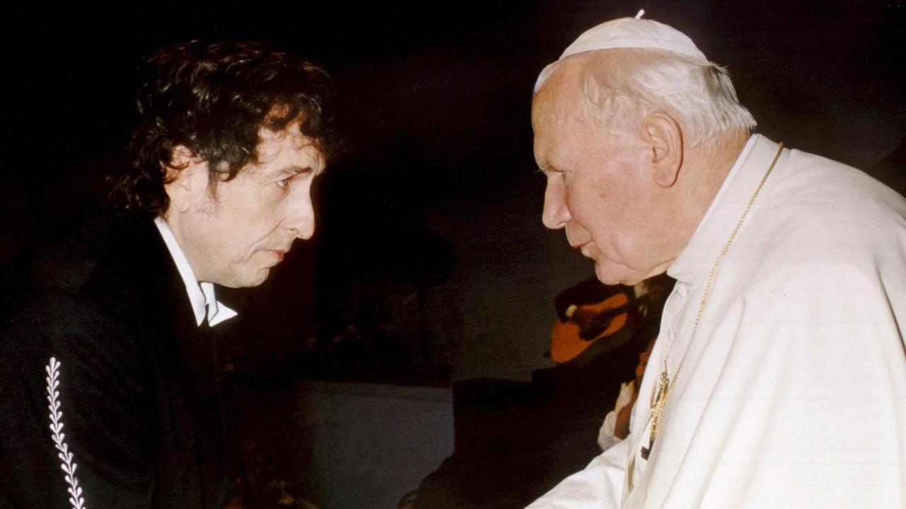 Bob Dylan und Papst Johannes Paul II. nach dem Auftritt des Folksängers beim Eucharistischen Kongresses 1997 in Bologna