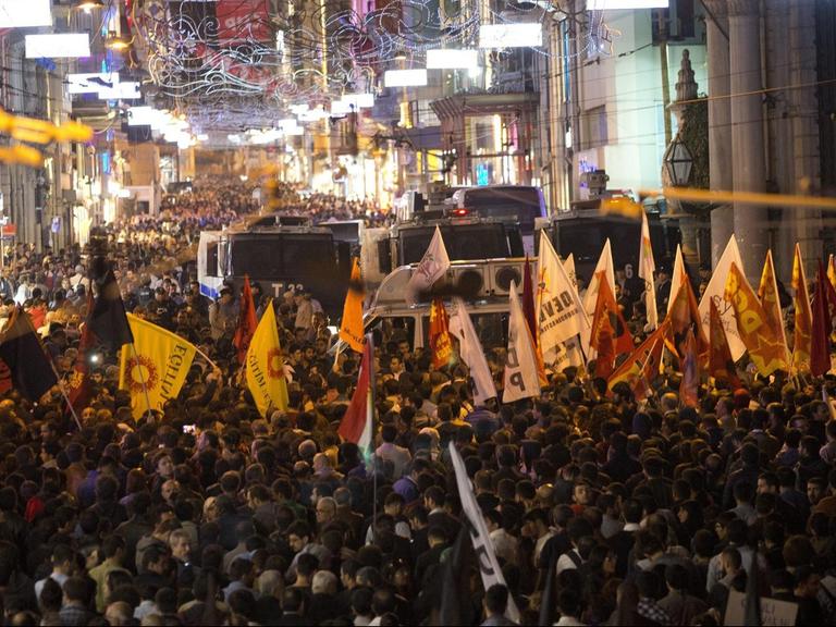 Antiregierungsproteste in Istanbul nach dem Anschlag in Ankara.