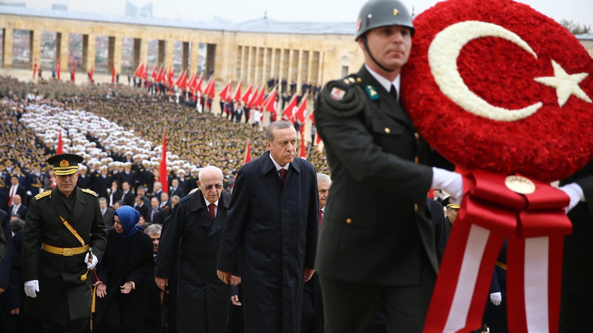 Präsident Erdogan bei einer Zeremonie am Nationalfeiertag in Ankara Präsident Erdogan bei einer Zeremonie am Nationalfeiertag in Ankara
