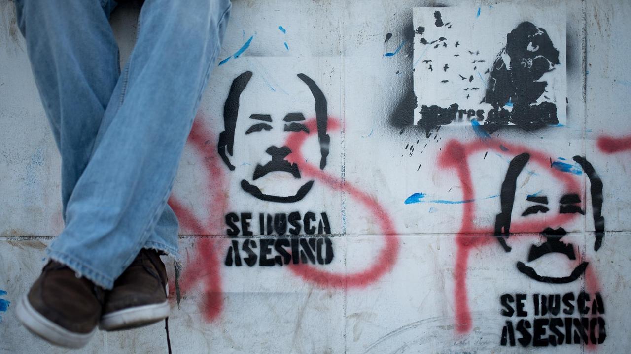 "Mörder gesucht" steht an der Wand unter einer Abbildung des Staatschefs Daniel Ortega. Aufgenommen am 1. Juni 2018 in Managua, Nicaragua.
"Mörder gesucht" steht an der Wand unter einer Abbildung des Staatschefs Daniel Ortega. Aufgenommen am 1. Juni 2018 in Managua, Nicaragua.
