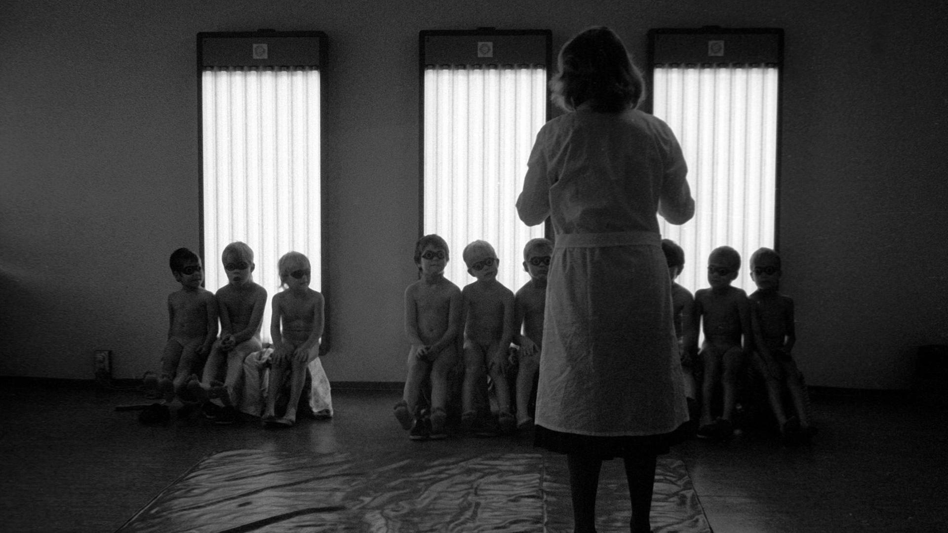 Aufnahme vom 21.10.1987, Turnen im Kindersanatorium Bad Muskau, Aufnahme vom 21.10.1987, Turnen im Kindersanatorium Bad Muskau,