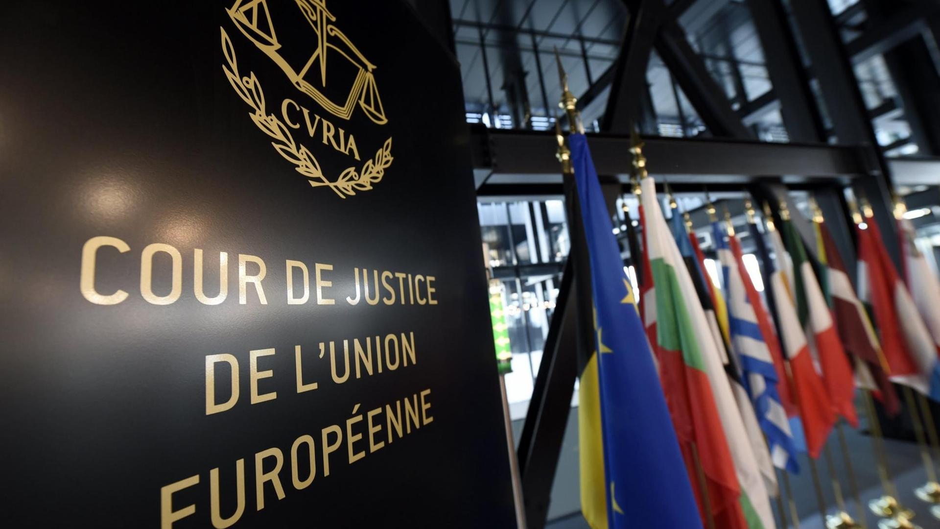 ©PHOTOPQR/L'EST REPUBLICAIN ; INSTITUTION - COUR DE JUSTICE DE L'UNION EUROPEENNE - CJUE - CURIA - COURT OF JUSTICE OF THE EUROPEAN UNION - LOI - LOIS - LEGISLATION EUROPEENNE. Luxembourg 24 novembre 2016. La Cour de justice de l'Union européenne et les drapeaux de tous les pays membres de l'Union Européenne. PHOTO Alexandre MARCHI. 161212 Since the establishment of the Court of Justice of the European Union in 1952, its mission has been to ensure that "the law is observed" "in the interpretation and application" of the Treaties. |