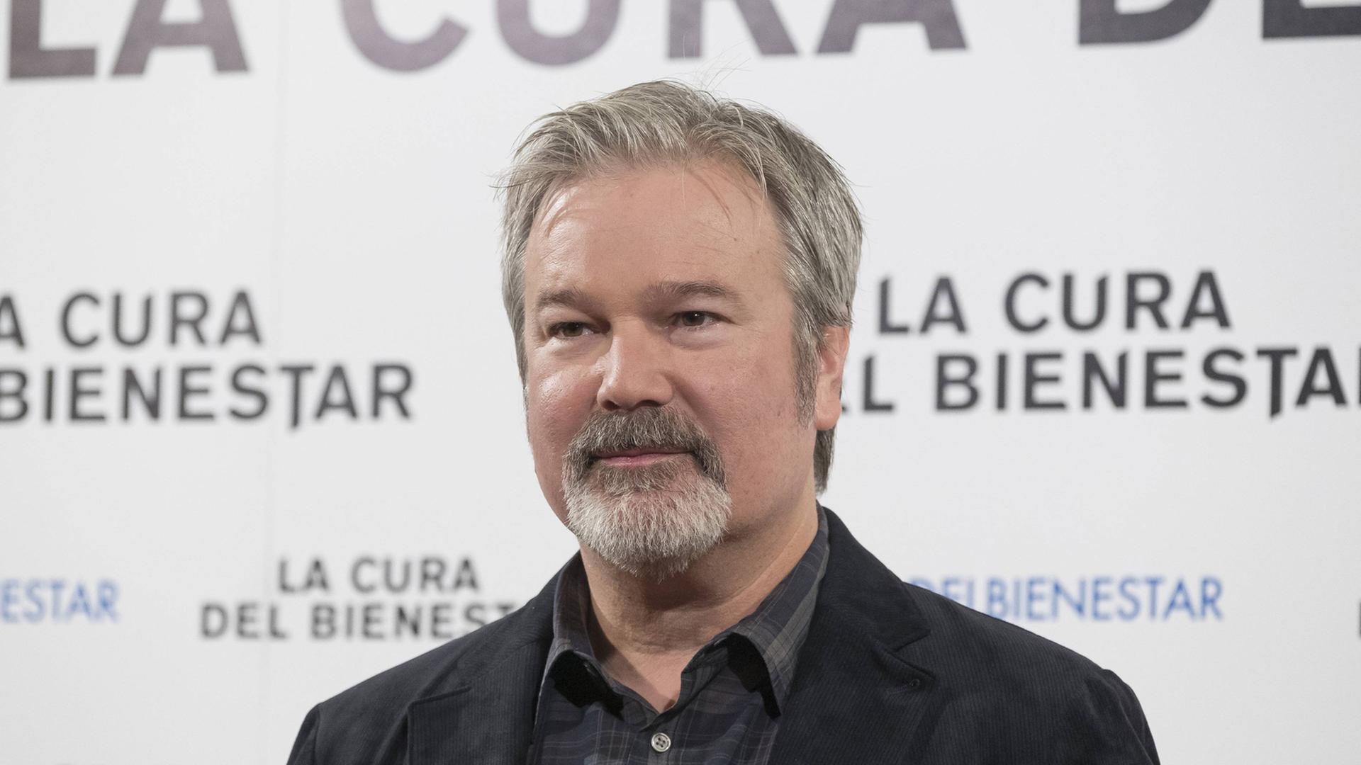 Regisseur Gore Verbinski bei der Premiere des Films "A Cure for Wellness" in Madrid. Regisseur Gore Verbinski bei der Premiere des Films "A Cure for Wellness" in Madrid.