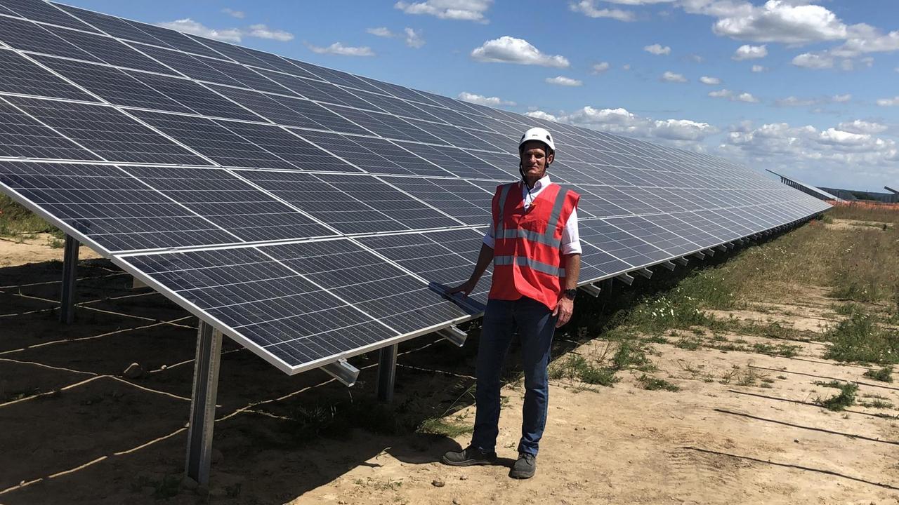 Solarpark von EnBW mit Thorsten Jörß, Geschäftsführer des Solarparks und Leiter Projektentwicklung Photovoltaik bei EnBW Solarpark von EnBW mit Thorsten Jörß, Geschäftsführer des Solarparks und Leiter Projektentwicklung Photovoltaik bei EnBW