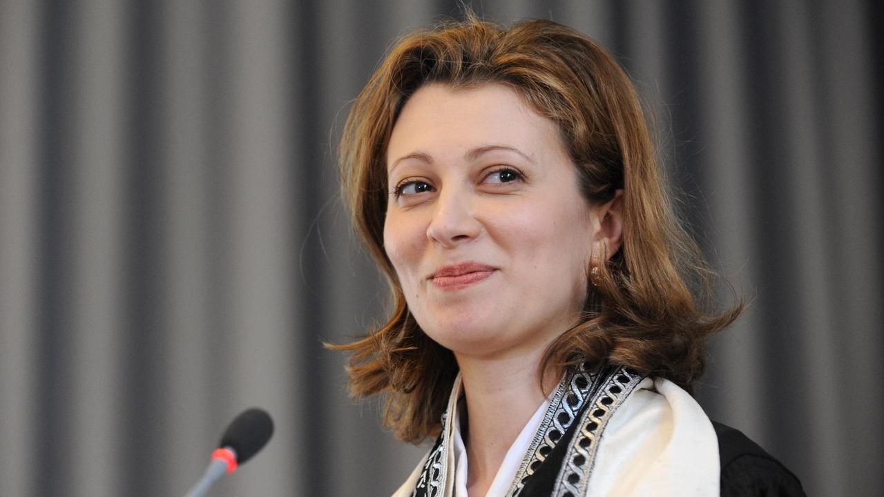 Rabbinerin Alina Treiger während ihrer offiziellen Amtseinführung im Kulturzentrum PFL in Oldenburg. Sie die erste in der Bundesrepublik zur Rabbinerin ordinierte Frau. Rabbinerin Alina Treiger während ihrer offiziellen Amtseinführung im Kulturzentrum PFL in Oldenburg. Sie die erste in der Bundesrepublik zur Rabbinerin ordinierte Frau.