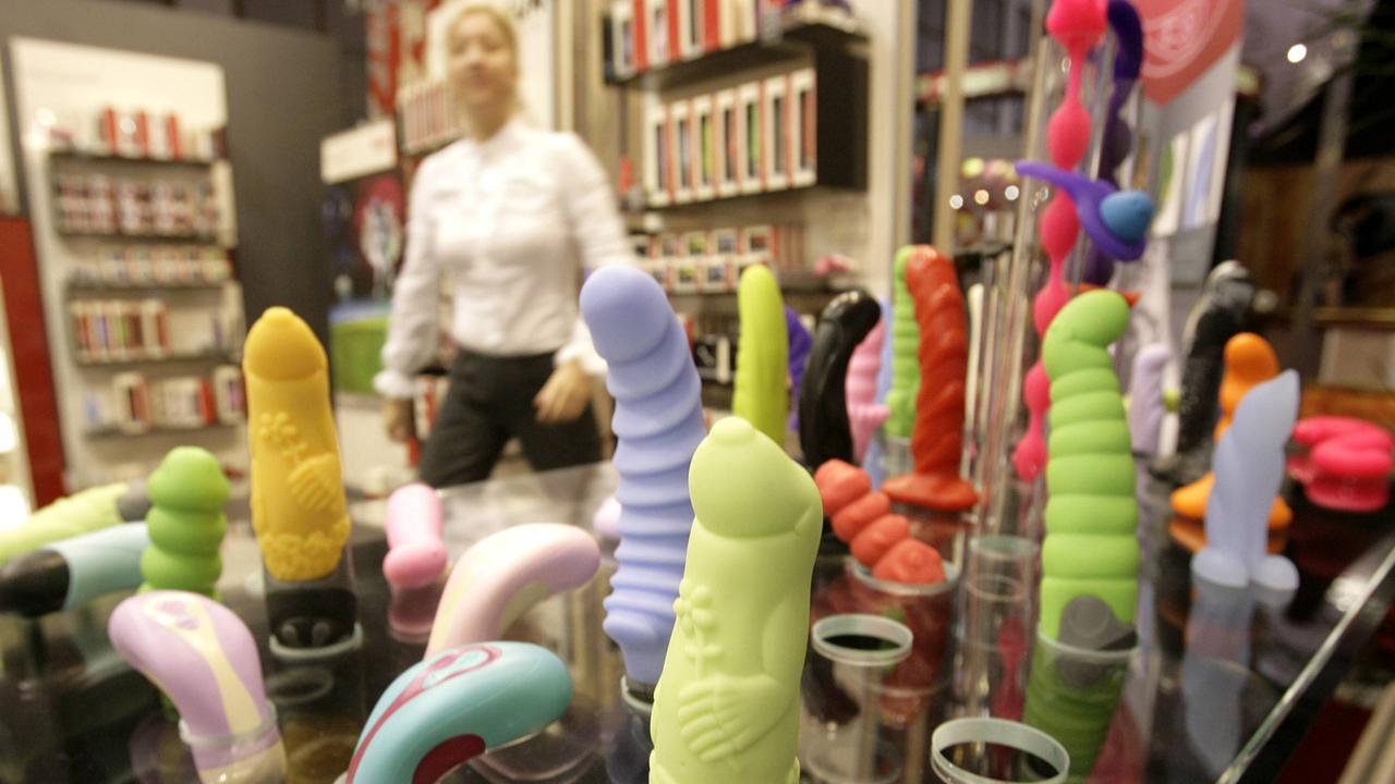 Dildos in verschiedenen Farben und Formen - hier auf der Venus Erotikmesse in Berlin Dildos in verschiedenen Farben und Formen - hier auf der Venus Erotikmesse in Berlin