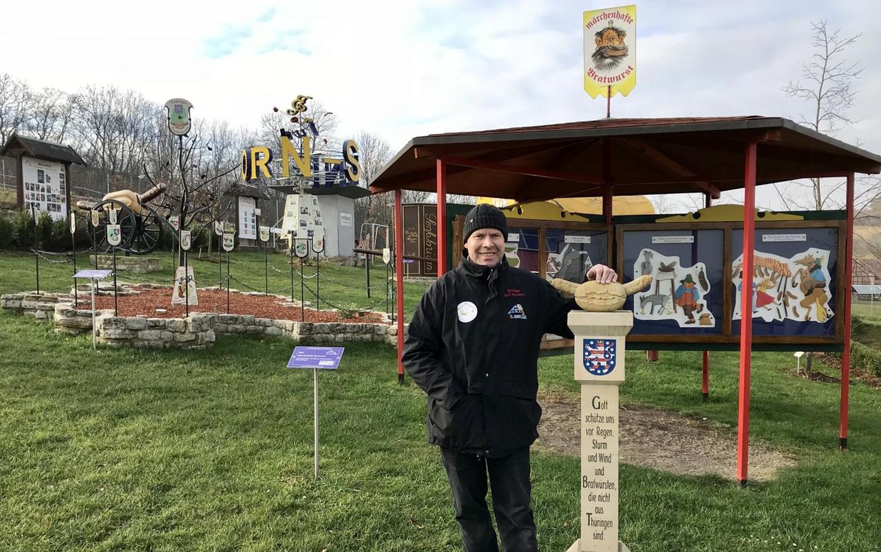Thomas Mäuer, stellvertretender Vorsitzender im Verein Freunde der Thüringer Bratwurst, im ersten deutschen Bratwurstmuseum in Holzhausen. Thomas Mäuer, stellvertretender Vorsitzender im Verein Freunde der Thüringer Bratwurst, im ersten deutschen Bratwurstmuseum in Holzhausen.